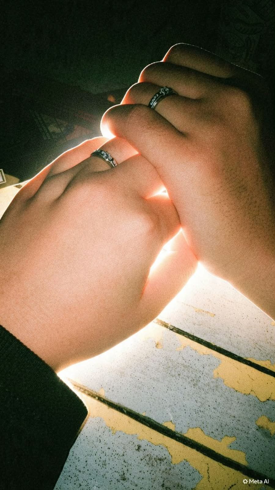 Cincin di bawah cahaya